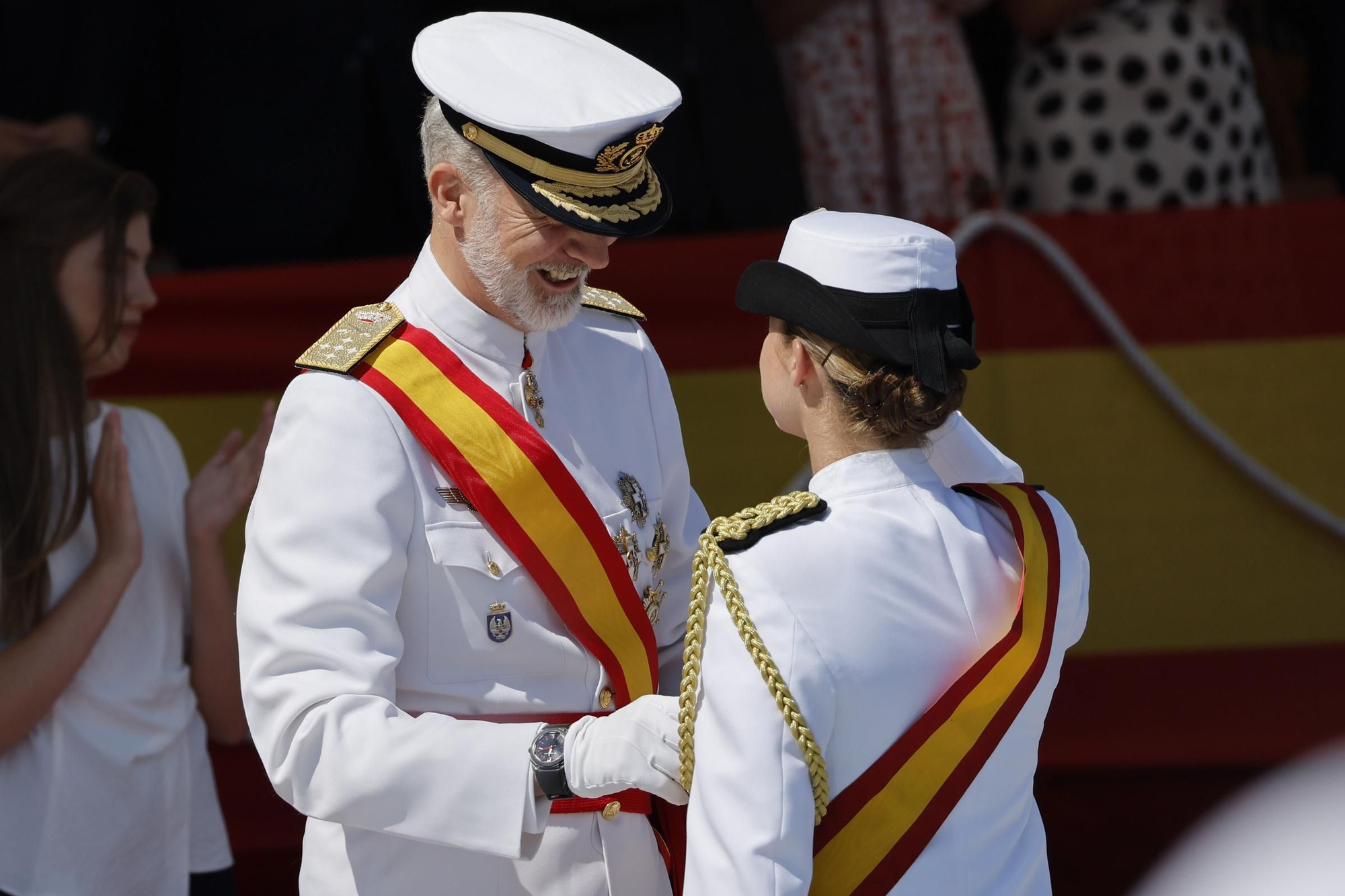 Leonor recibe de manos de Felipe VI la Gran Cruz del Mérito Naval en Marín