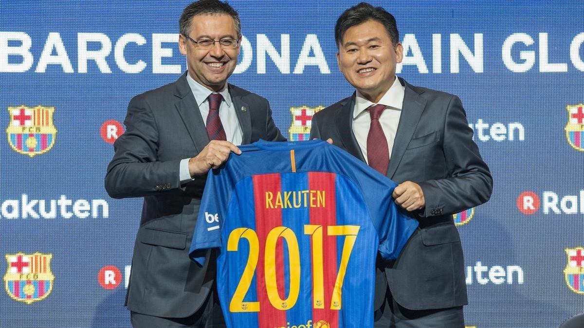 Bartomeu y Mikitani, en la presentación del acuerdo firmado con Rakuten en noviembre del 2016.