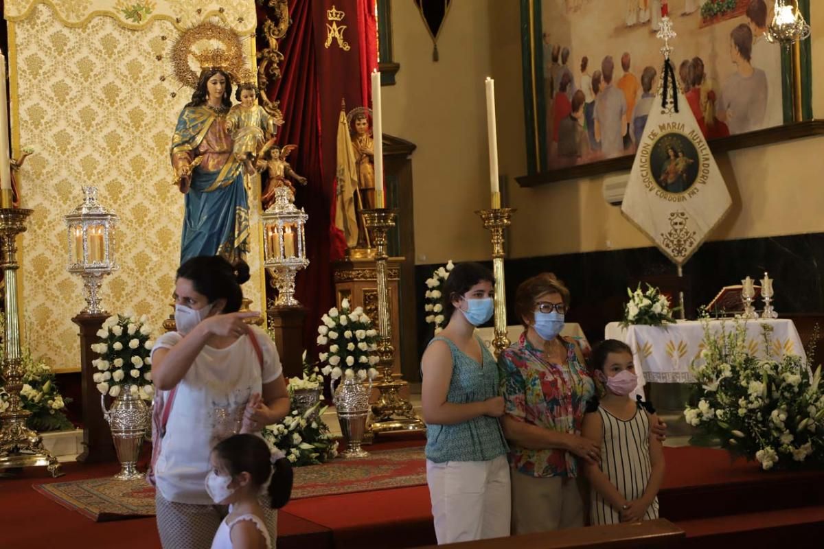 María Auxiliadora recibe el cariño de los cordobeses