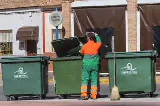 El servicio de basura de Torrevieja deberá contar en un año con 25 nuevos camiones recolectores ( junio de 2022) 