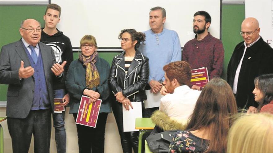 Caja Castellón beca a cinco estudiantes con 1.000 euros