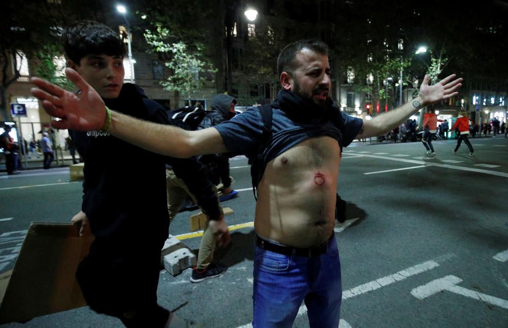 Protesta frente a la Jefatura de Vía Laietana