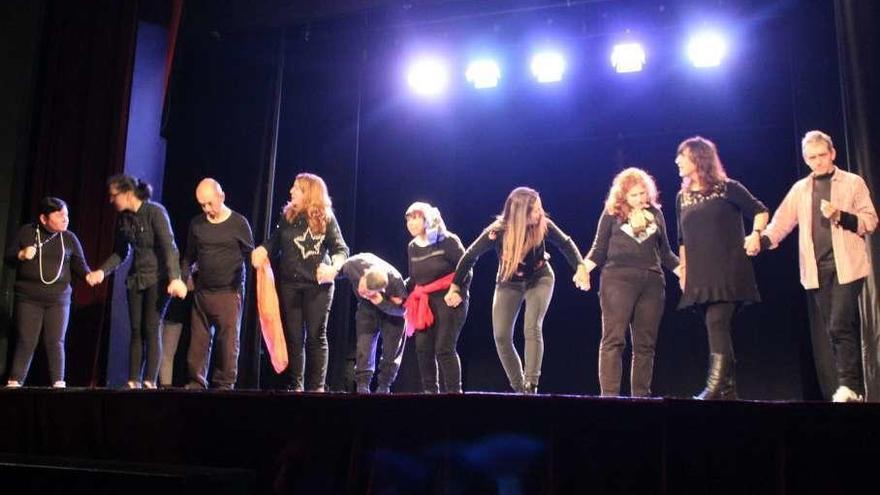 Alumnos del centro de integración ofrecen teatro inclusivo en Candás