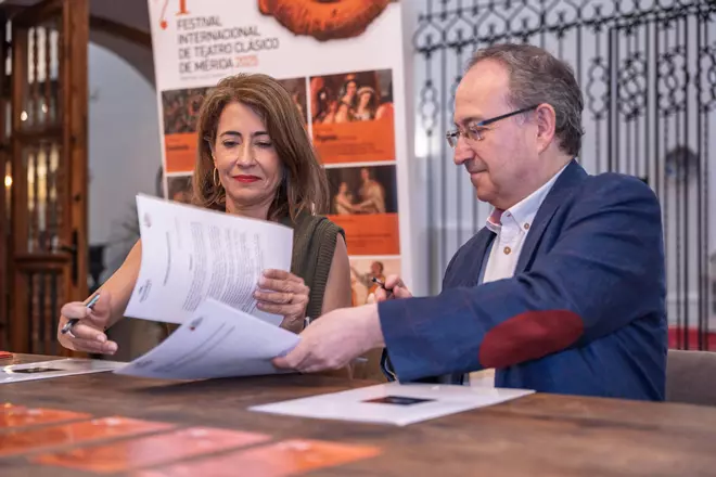 Fotogalería | Paradores y Festival de Mérida renuevan acuerdo para difundir el certamen y el patrimonio histórico-cultural