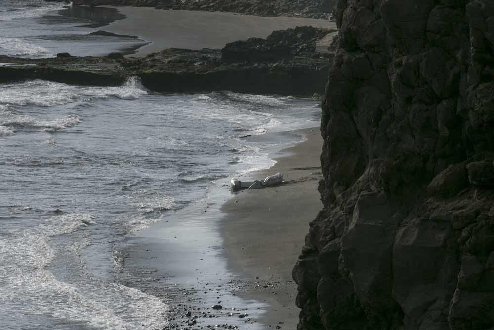 Hallan en la playa de Los Palos una zodiac