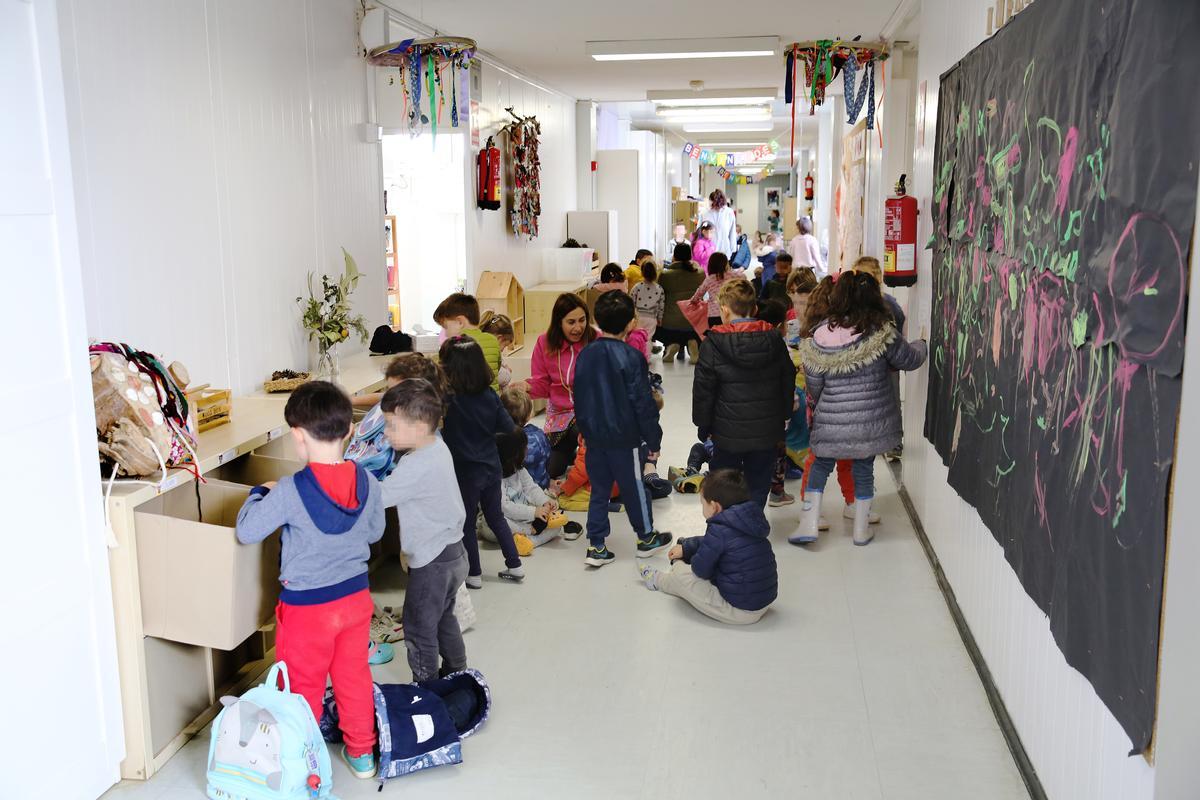 La escola Paco Candel de LHospitalet dicen basta tras 12 años en barracones