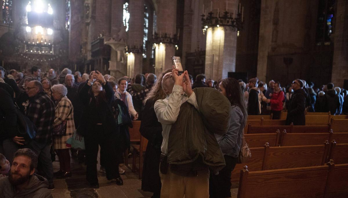 Fest des Lichtes auf Mallorca: So war die magische Acht am Freitag in der Kathedrale von Palma zu sehen