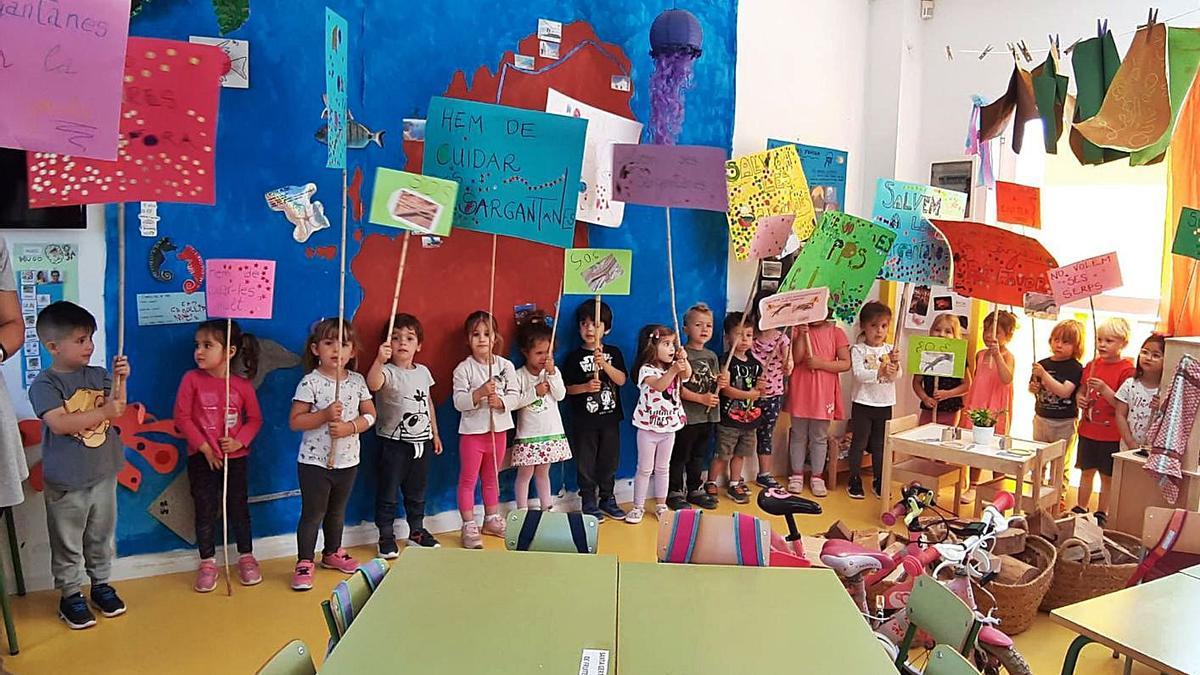 Manifestación ‘prosargantanes’ en el colegio Sant Antoni 