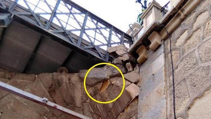 Alertan de desprendimientos  de piedras del Puente Viejo