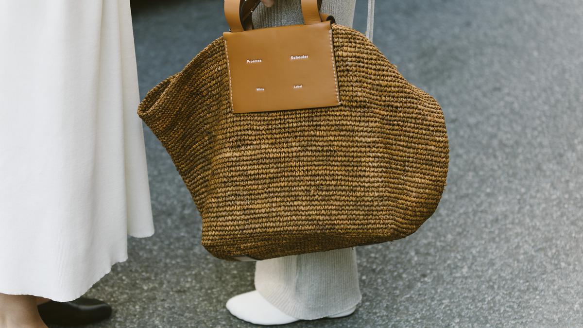 Primark se ha superado con la colección de bolsos para el verano: del capazo al diseño de rafia