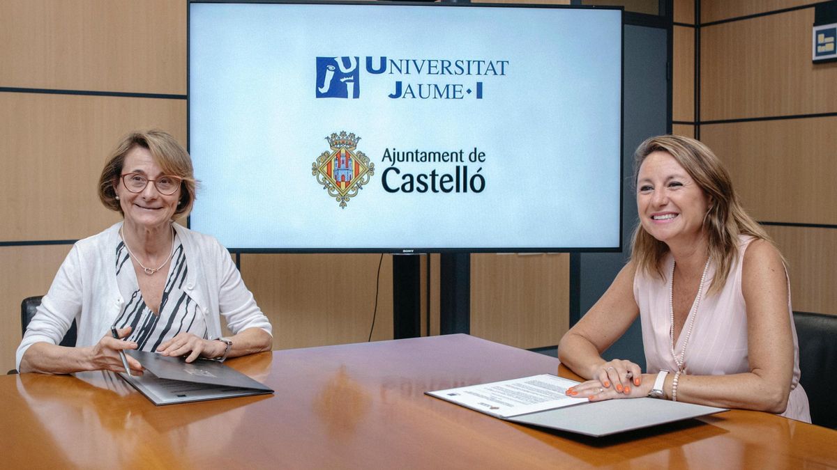 La rectora de la UJI, Eva Alcón, junto a la alcaldesa de Castelló, Begoña Carrasco, tras la firma del convenio.