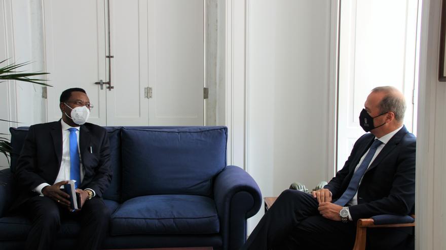 Hidalgo mantiene un encuentro con el embajador de Guinea Ecuatorial en España