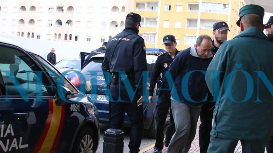 Uno de los arrestados pasa a disposición judicial en Torrevieja/ Foto: Mary Parra