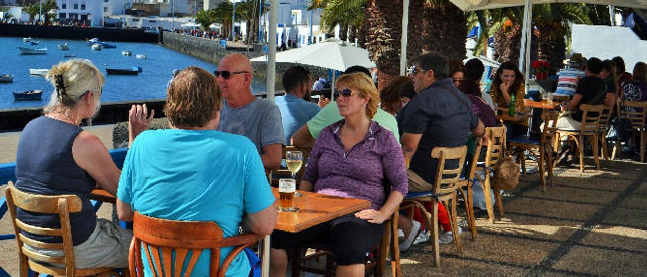 Terraza del restaurante La Bulla, uno de los establecimientos abiertos hace apenas dos años en el Charco de San Ginés.