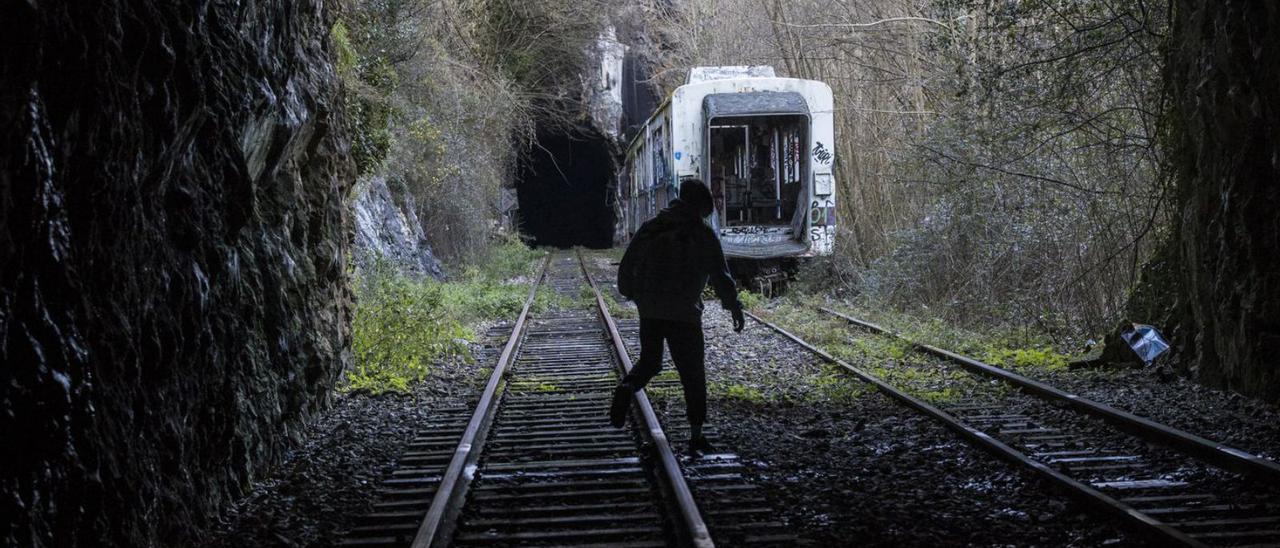 Línea de ancho métrico en Fuso de la Reina, actualmente cancelada.