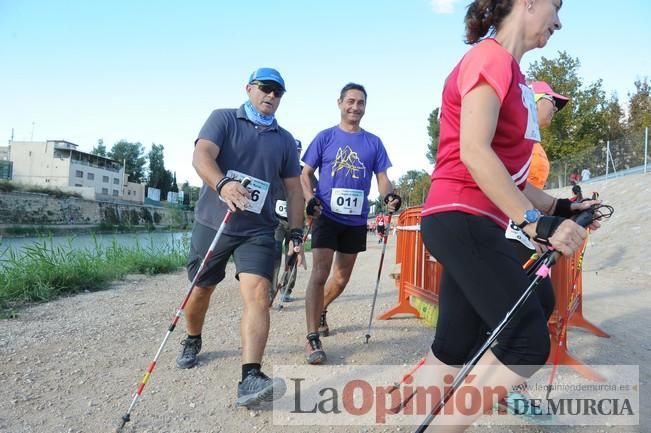 Marcha Nórdica en la mota del río Segura