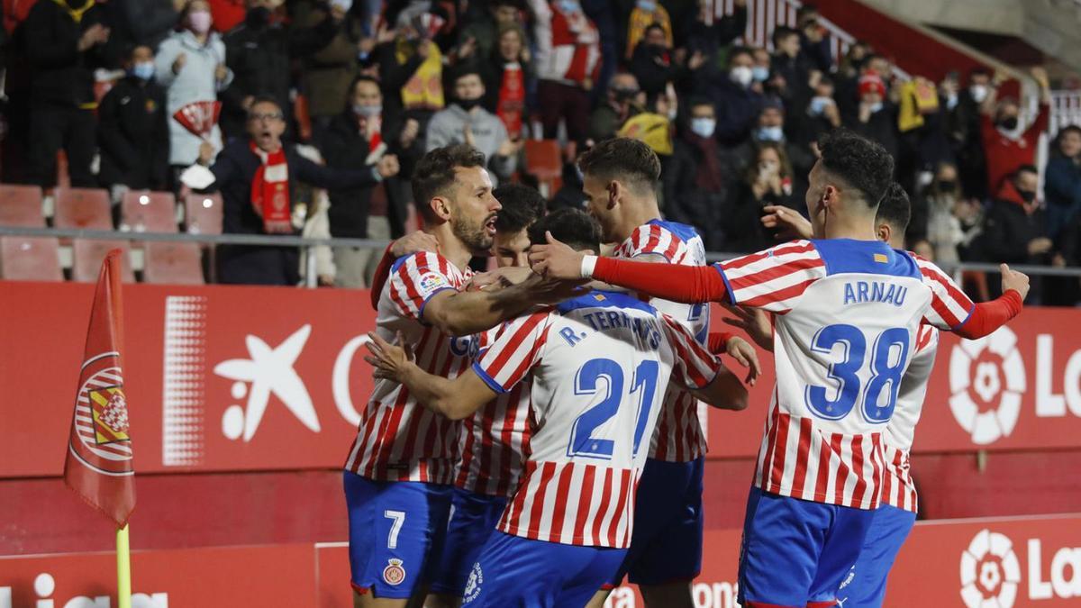 Els jugadors del Girona celebren un dels gols contra l’Oviedo de diumenge passat.  | ANIOL RESCLOSA