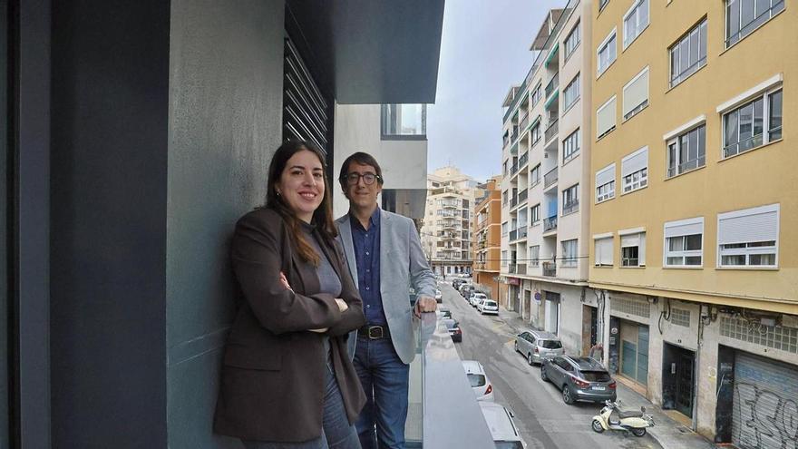 Einfach mal selbst eingemietet: Mit dieser Aktion prangern die Sozialisten auf Mallorca illegale Ferienvermietung an