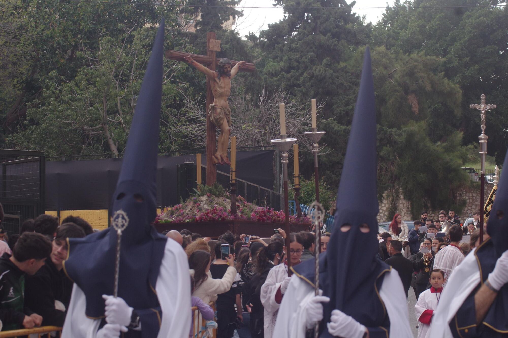 Salida procesional del Cristo de la Sed por Miraflores en 2025