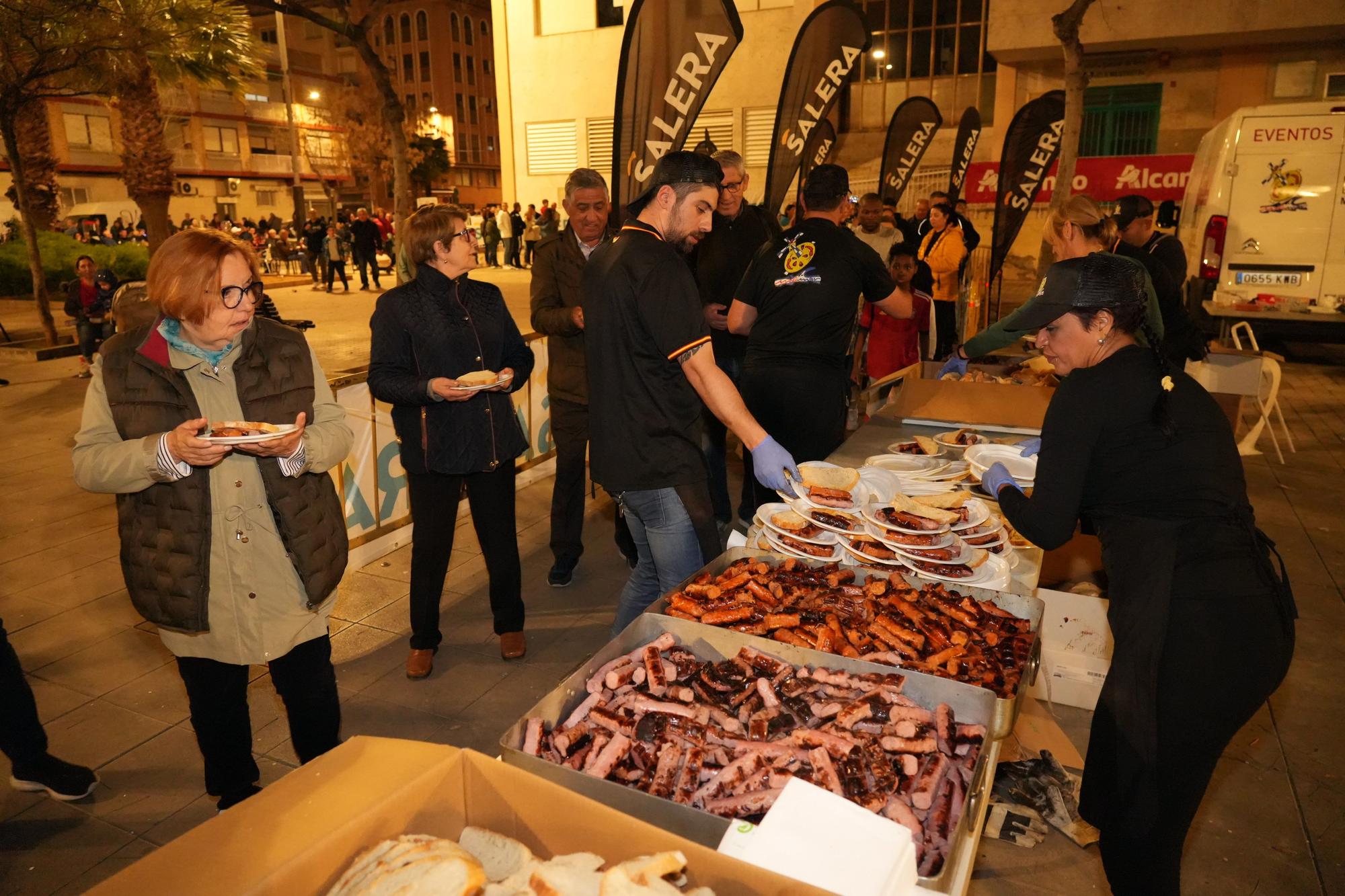 Imágenes de Magdalena: Barbacoa popular para más de 4.000 personas en Castelló