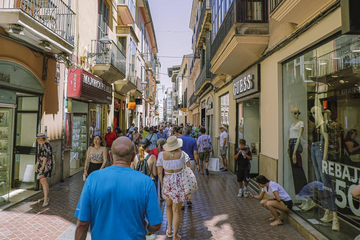 Inicio de las rebajas en Palma