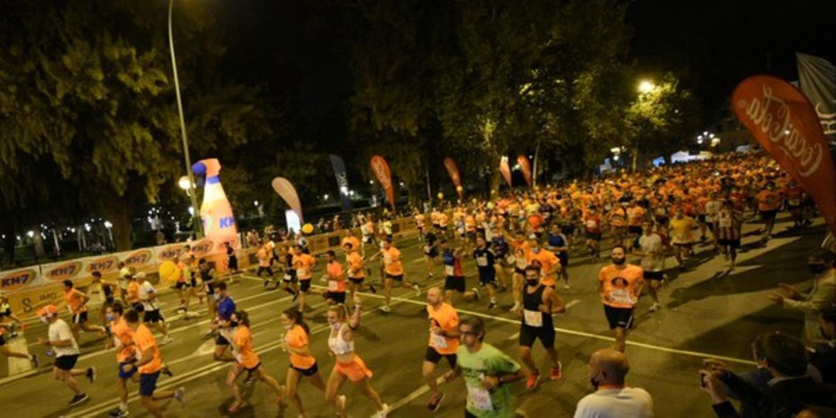 Una edición anterior de la Carrera Nocturna de Sevilla