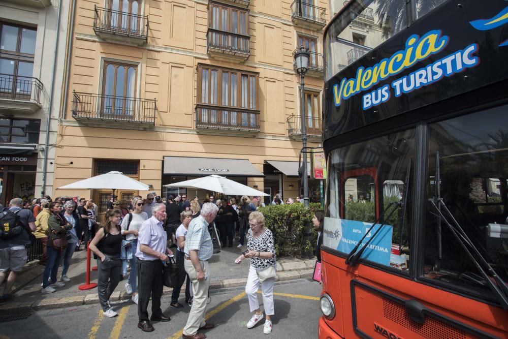 Unos 10.000 cruceristas llegan a València