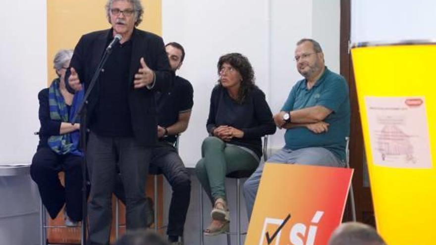 El diputat d&#039;ERC al Congrés, Joan Tardà, amb Maria Mercè Roca, Quim Ayats, Joan Olòriz i Teresa Jordà.