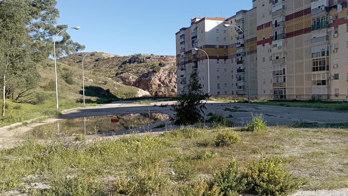 Otra vista del campo de fútbol abandonado de calle Eresma, en La Palma.
