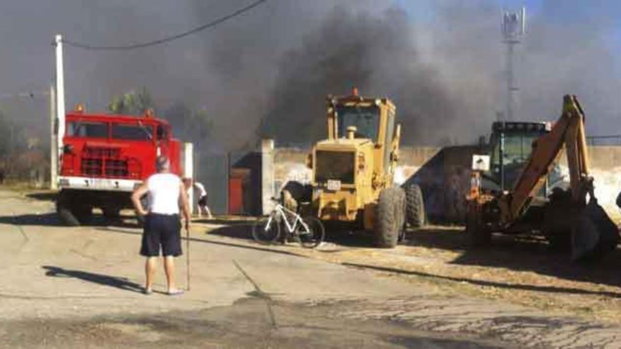 Un incendio en Villalba de la Lampreana afecta al coso taurino