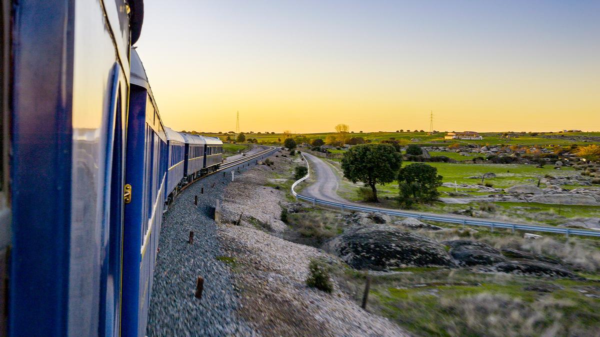 Tren Turístico que transcurre por las Reservas de la Biosfera del Tajo-Tejo Internacional y Monfragüe.