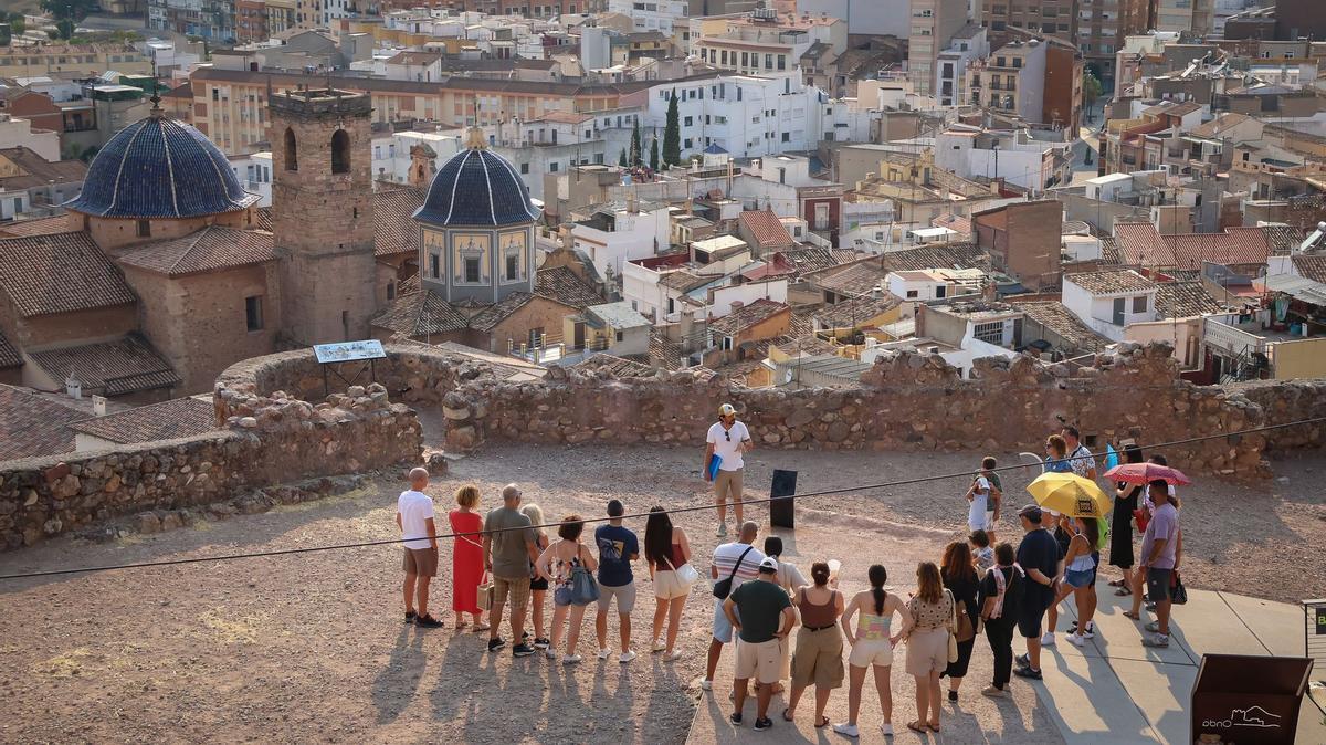 Las visitas guiadas y las teatralizadas permiten conocer el patrimonio de la localidad.