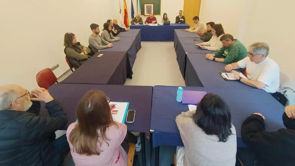 Un momento da última sesión plenaria na Laracha.