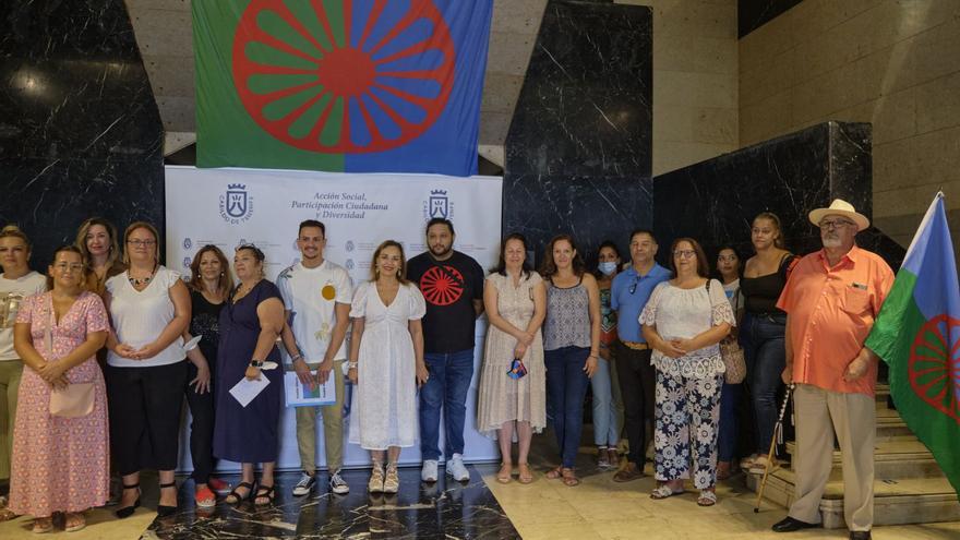 Tribute to the Roma community of the Island with a memory of the gypsy Holocaust