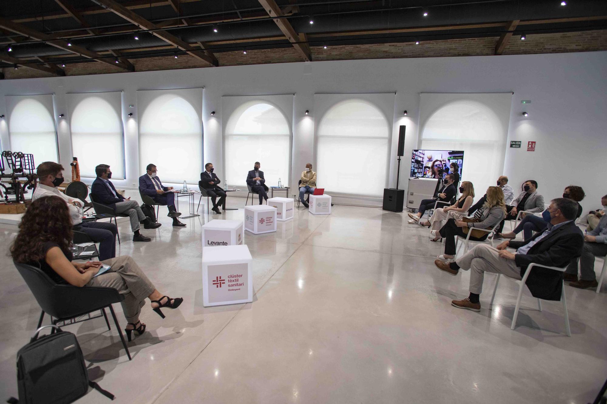 Ontinyent acoge el foro "El clúster textil como motor de las comarcas centrales"