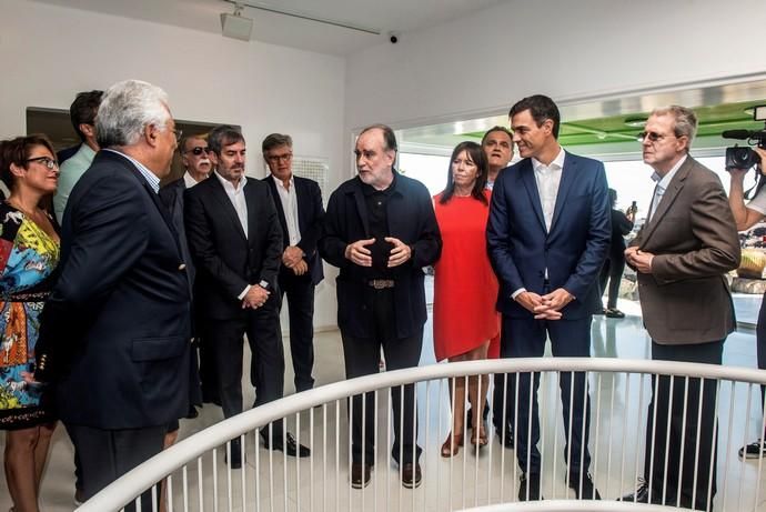 Pedro Sánchez visita la Fundación César ...