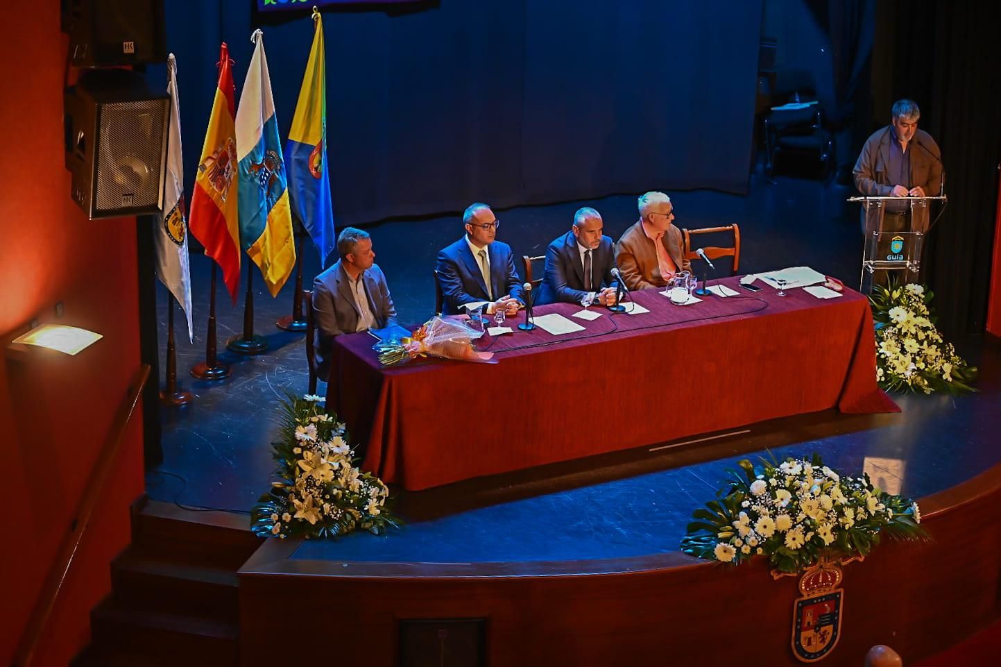 Homenaje a Don Pedro González Sosa y reconocimiento al nuevo cronista oficial