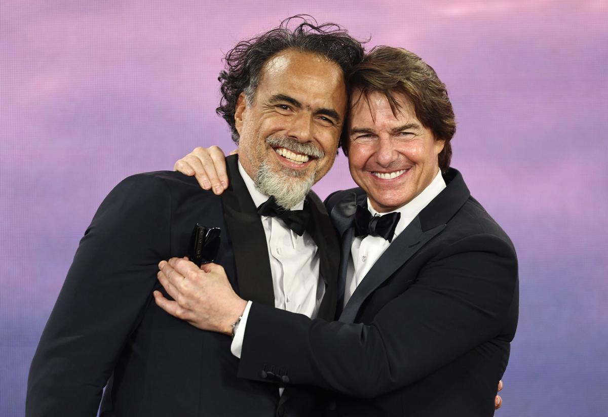 El cineasta mexicano Alejandro González Iñárritu (i) y el actor y productor estadounidense Tom Cruise llegan al estreno mundial de la película 'Digger', en Leicester Square, Londres (Reino Unido).