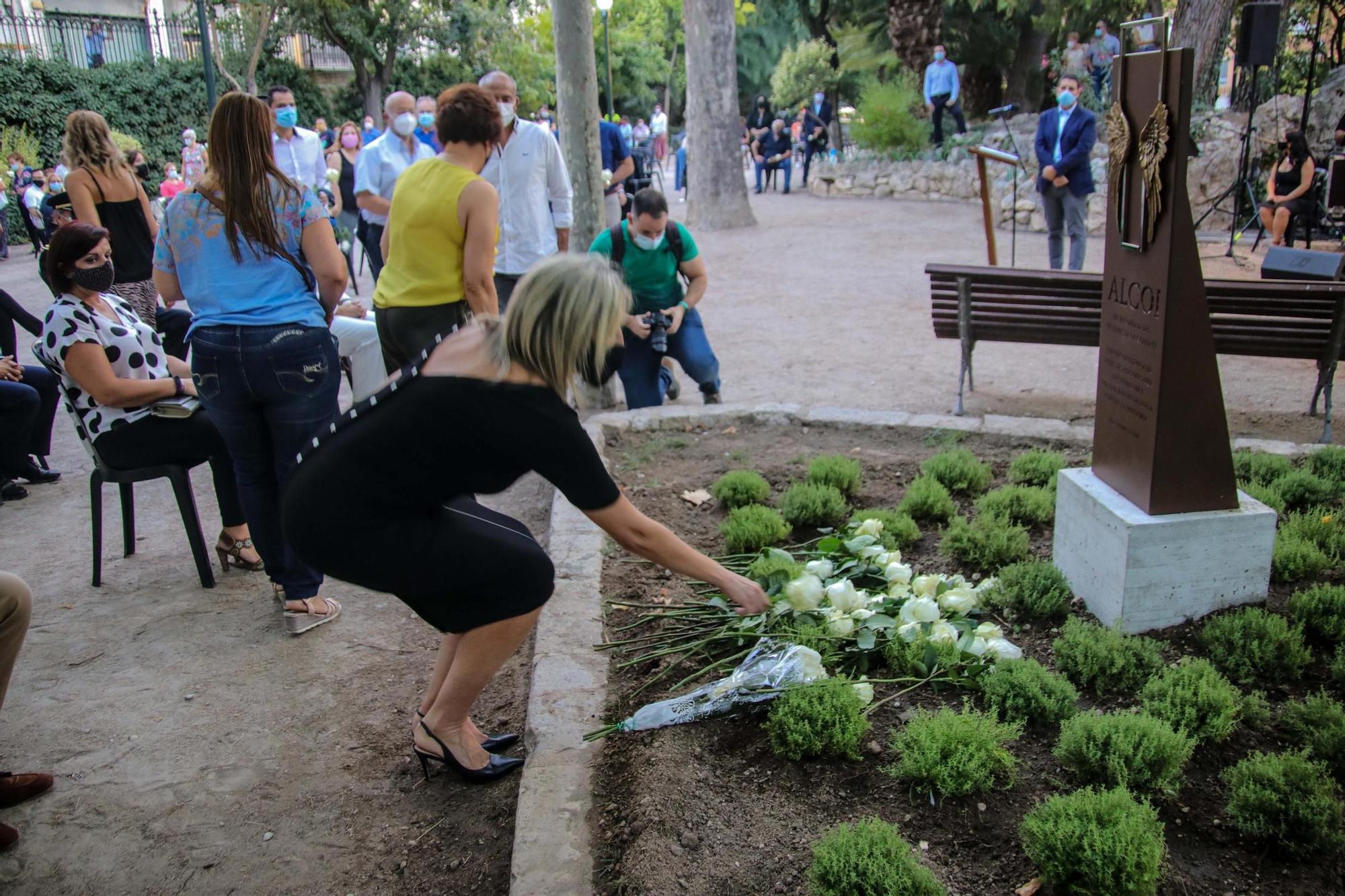 Alcoy homenajea a los 81 fallecidos a causa de la Covid 19