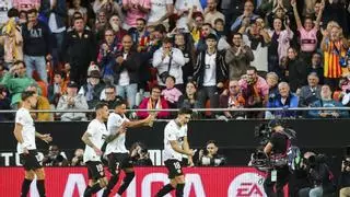 À Punt Ràdio oferix un cap de setmana esportiu amb 12 hores diàries de futbol, bàsquet i handbol