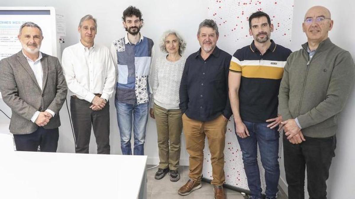 Por la izquierda, Luis Díaz, director de Gijón Impulsa junto a participantes en un desayuno anterior
