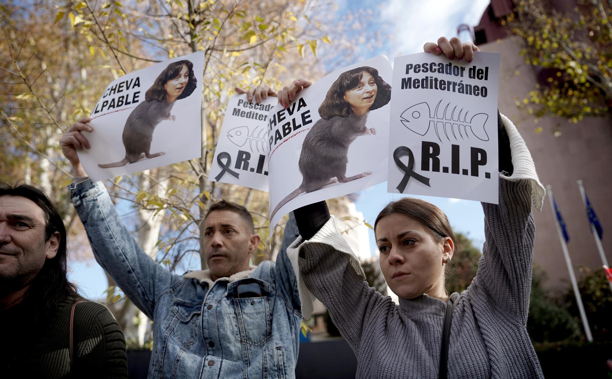 Concentración en Madrid de pescadores contra el recorte de días en el mar de Bruselas.