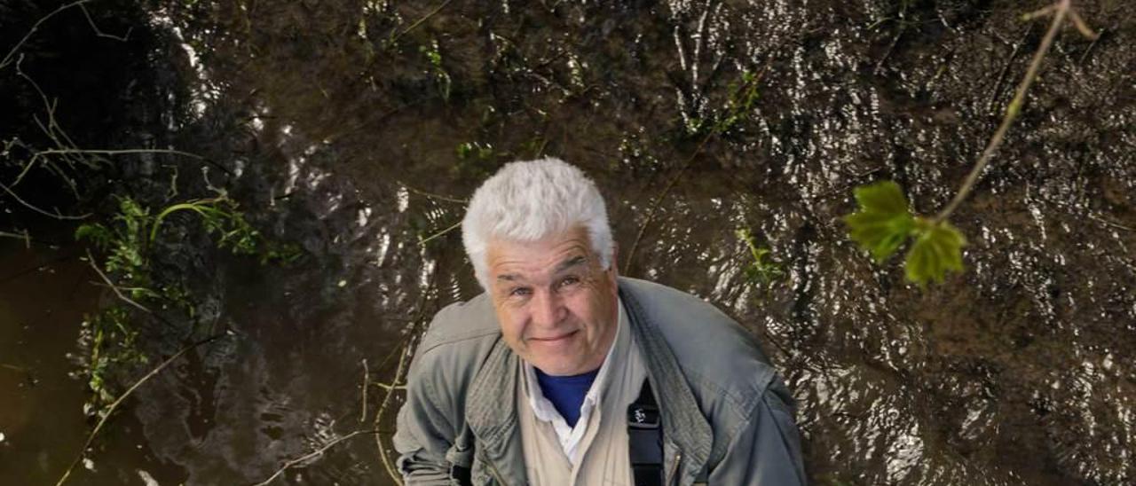 Gerardo Sastre, en el río Narcea.