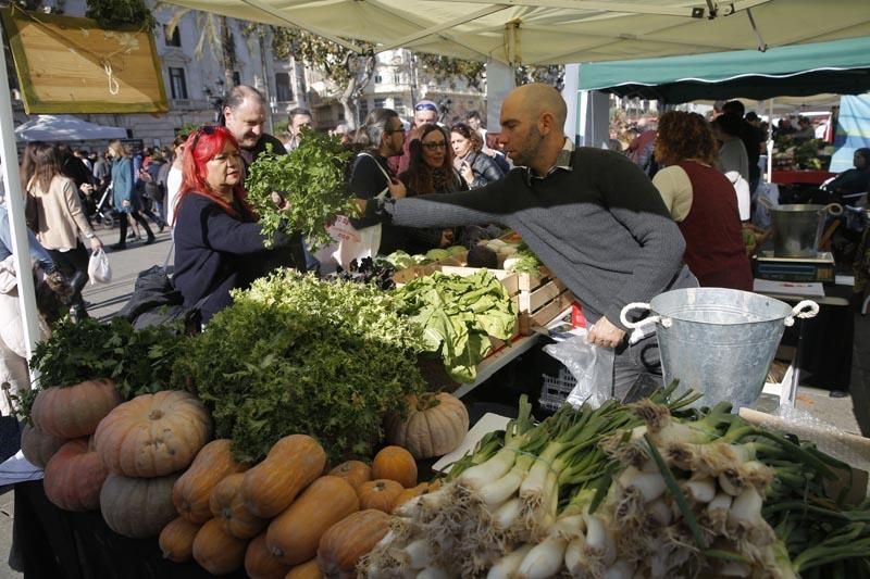 Los productos de proximidad llegan a la ciudad en "De l'horta a la plaça"