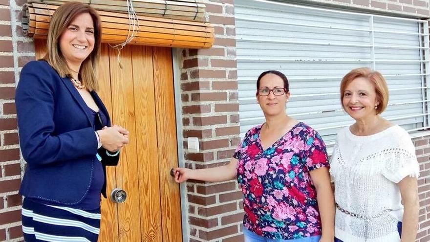 Dos familias sin recursos &#039;estrenan&#039; casa en Archena