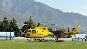 Helicóptero afectado por el lanzamiento de una piedra mientras realizaba labores de extinción del incendio.