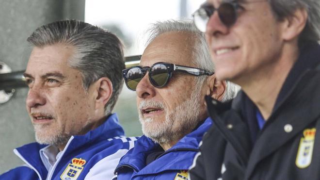 El mercado del Oviedo espera al banquillo: pausa en los fichajes tras el acelerón inicial y dos atacantes que gustan