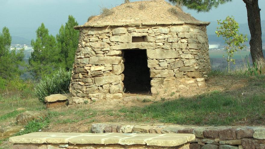 Una barraca de pedra seca al Pla de Bages restaurada