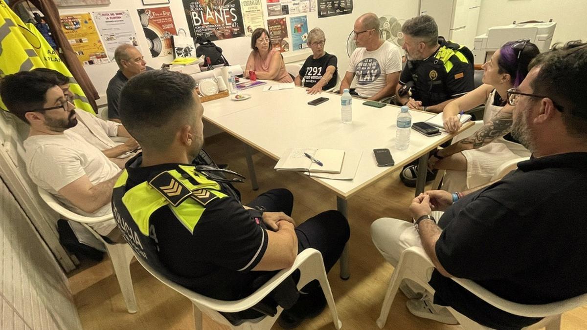 Un dispositiu policial al barri de la Plantera de Blanes acaba amb 39 denúncies, un detingut i 76 identificats Un dispositiu policial al barri de la Plantera de Blanes acaba amb 39 denúncies, un detingut i 76 identificats