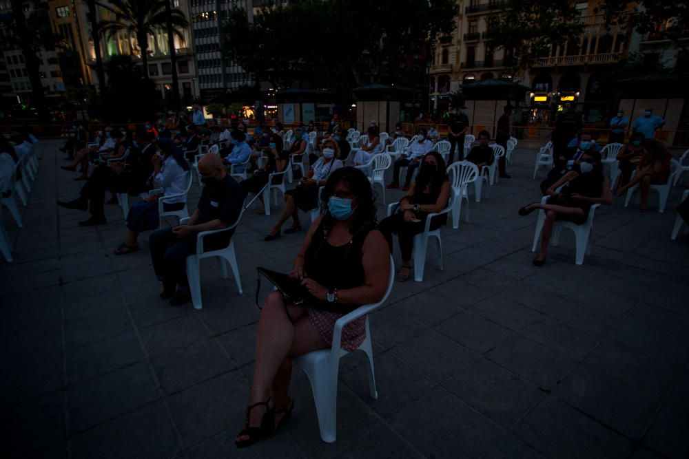 Homenaje a las víctimas del COVID en la plaza del ayuntamiento